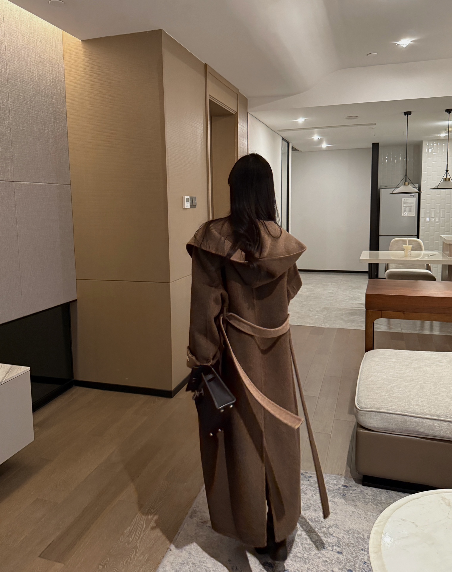 Elegant MaxMa'ra Inspired Two-Tone Cashmere Blend Hooded Bathrobe 9 i1731985655 6761 0