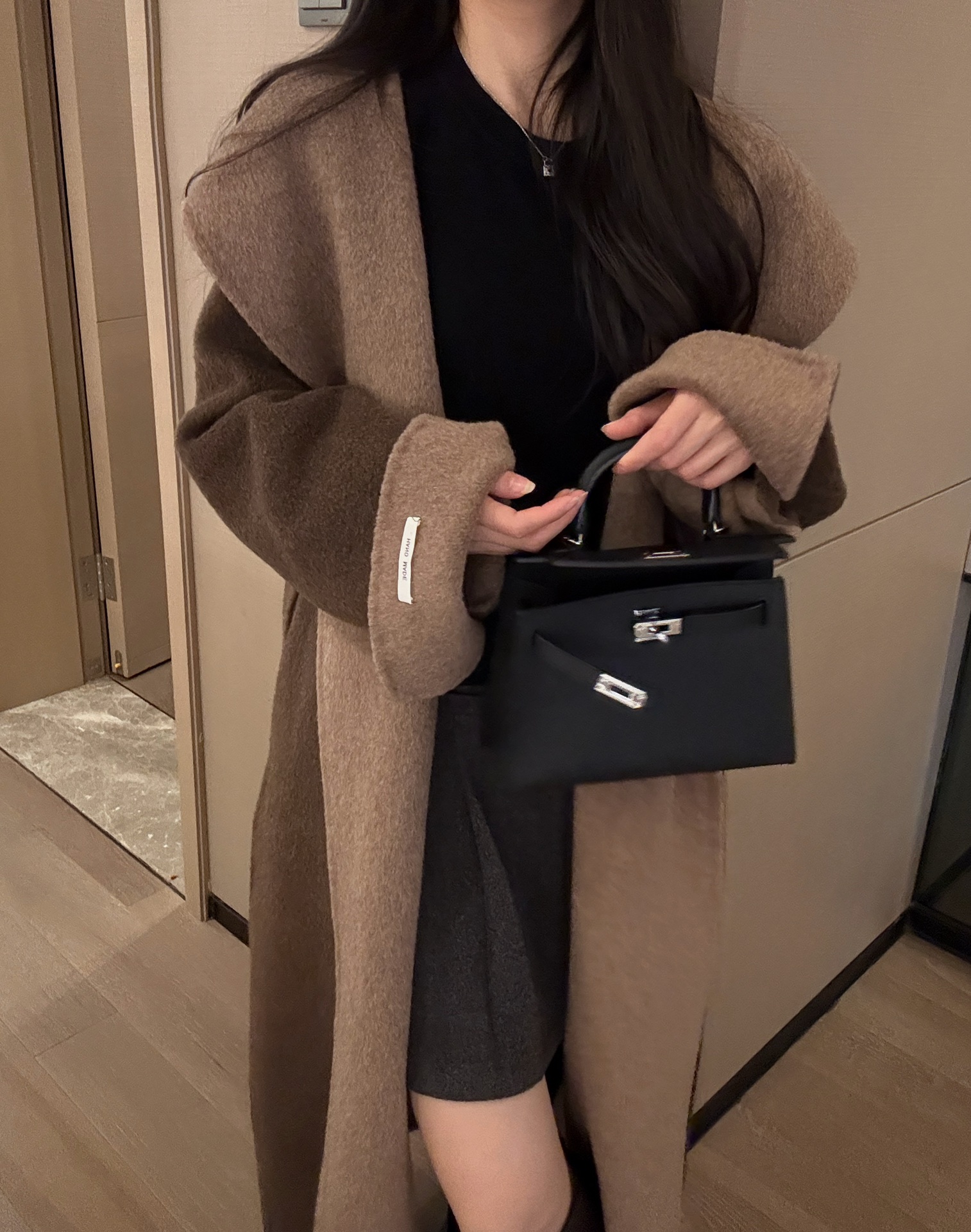 Elegant MaxMa'ra Inspired Two-Tone Cashmere Blend Hooded Bathrobe 8 i1731985655 6817 0