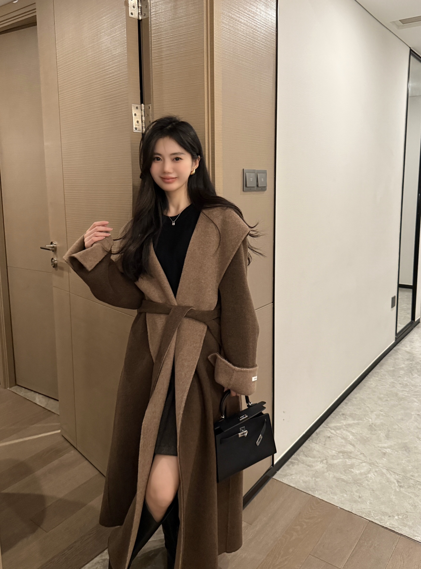 Elegant MaxMa'ra Inspired Two-Tone Cashmere Blend Hooded Bathrobe 4 i1731985655 7858 0
