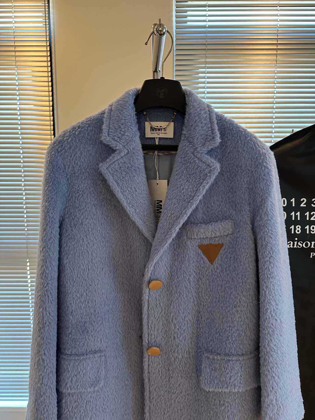 “High-End Women’s Suit: MM6 Magellas-Survet with Super-High-Camel-Flue-Flush Fabric” - 图片 2