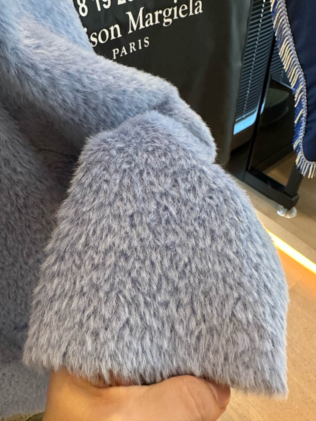 “High-End Women’s Suit: MM6 Magellas-Survet with Super-High-Camel-Flue-Flush Fabric” - 图片 6
