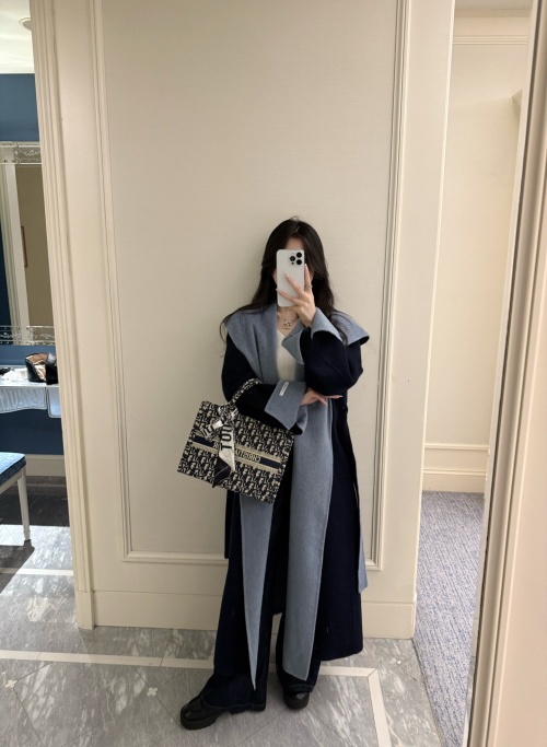 Classic Two-Tone Wool Cashmere Hooded Bathrobe, Soft and Elegant Design 1 Classic Two-Tone Wool Cashmere Hooded Bathrobe, Soft and Elegant Design