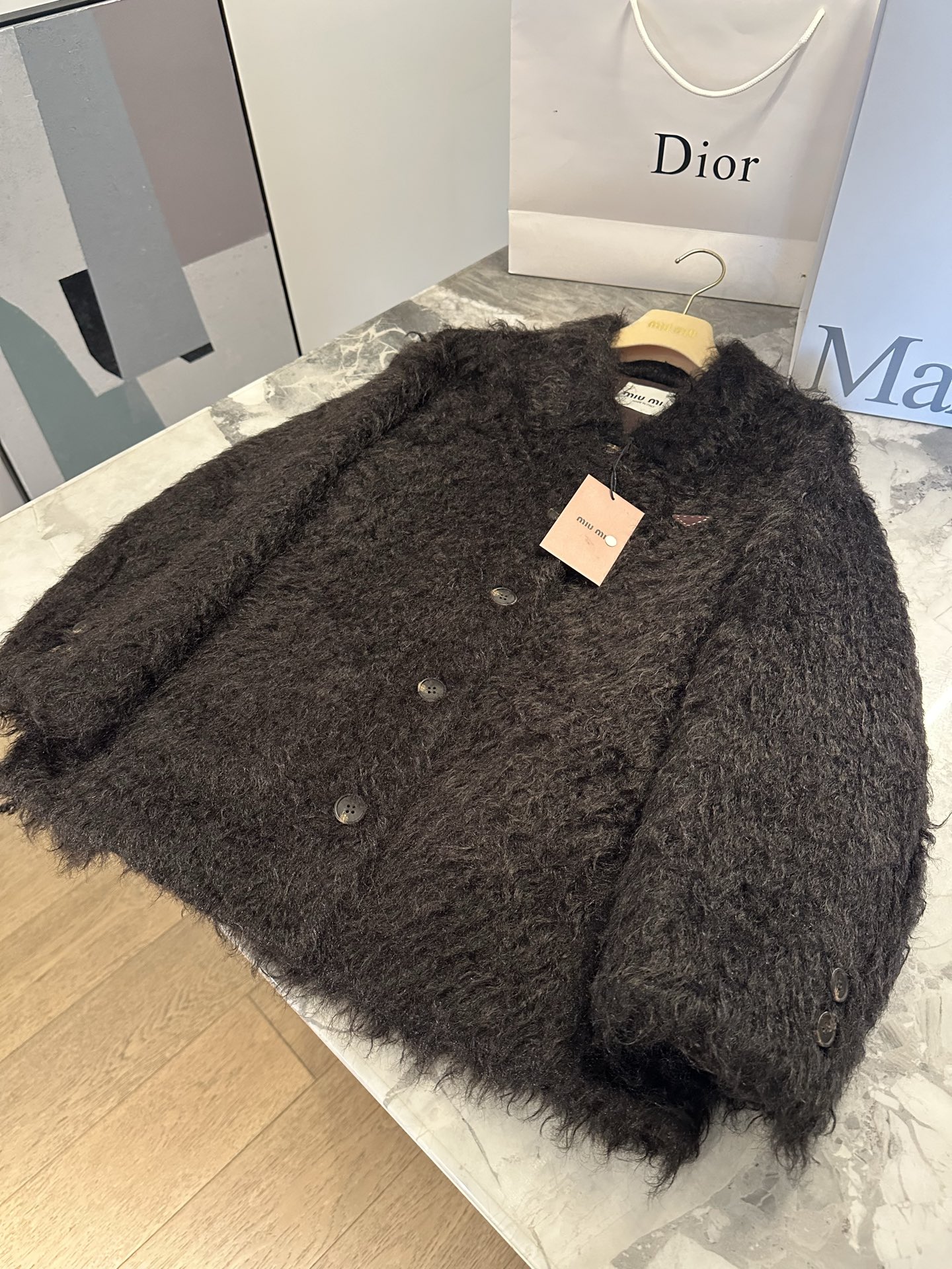 NO:689407,Miu European style trendy eco-friendly Sulila fur coat Casual and lazy style design Mainstream color matching Miu style upper body is too age-reducing Imported Shenandoah mink material A very luxurious warm-keeping artifact Soft and comfortable to the touch Thickened with velvet Composite hot stamping on the inside Unbeatable sense of quality Very easy to care for Thermal effect is also great A new fur coat that must be bought this New Year SM two sizes s bust 112  Clothing length 75, welfare flash sale, Miu Miu-clothing, miumiu, jackets & coats,19860909Miu 缪系 欧版潮款环保苏力拉毛皮草外套 休闲慵懒的版型设计 主流的颜色搭配 miu系风上身太减龄了 进口雪兰貂材质 十分奢华的一款保暖神器 手感柔软舒适 加绒加厚 内里复合烫金 档次感无敌 非常好打理 保暖效果也是一级棒 今年新年必入的一款新型皮草外套 SM两码 s胸围112 衣长75 福利秒杀,缪缪-服装,miumiu,jackets & coats,,Women's clothing