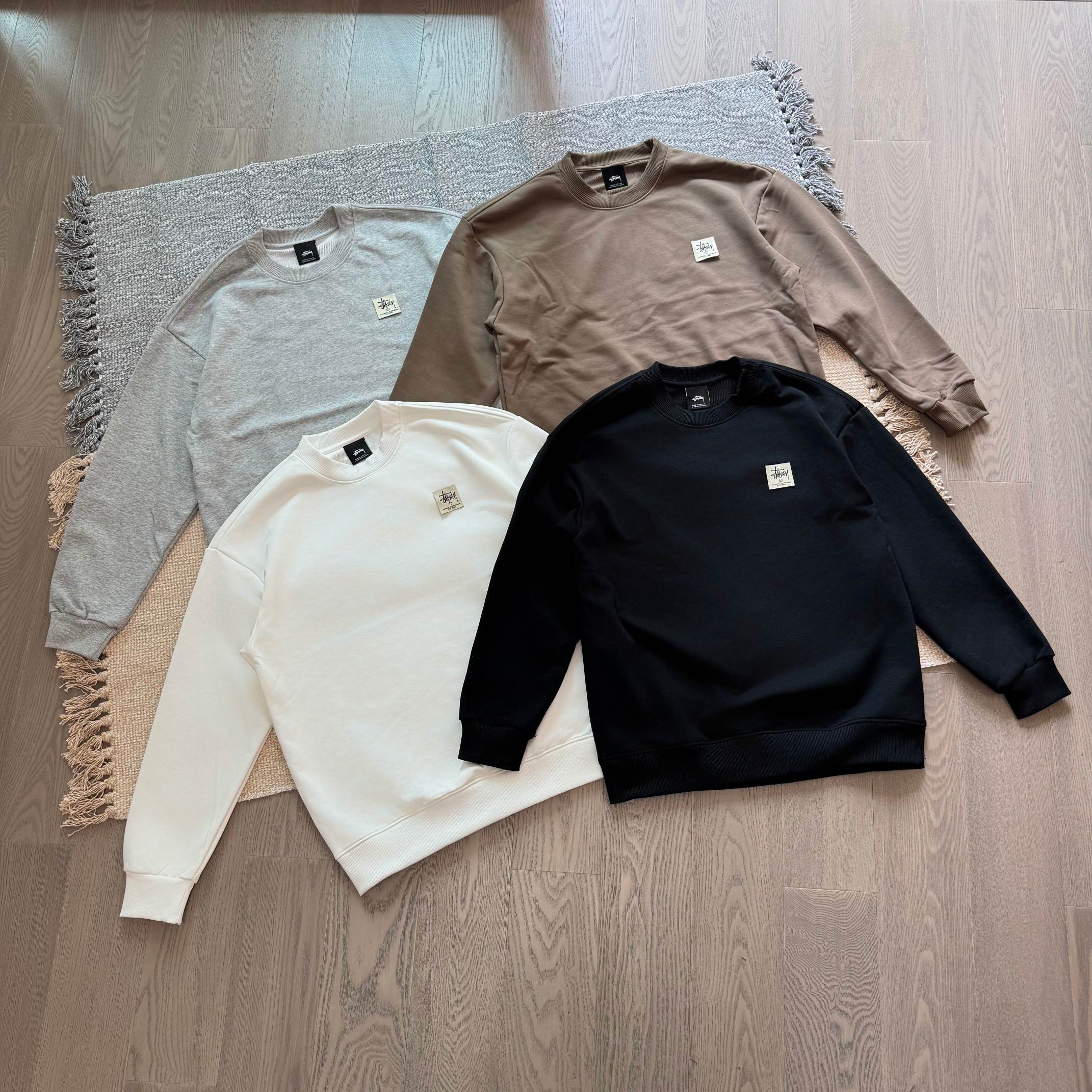 同图不同板,禁发平台版本,随意对比 💰220【STUSSY斯图西经典小标毛圈圆领卫衣】
定制水洗 主标 辅料齐全 品牌精密绣标
原版宽松版型 甄选380克纯棉毛圈面料 防风保暖 同缸定染特种加粗32支双股1×1纯棉罗纹领口 柔软舒适 洗涤不易变形
极简的设计风格 轻松凹造型 显瘦显高男女均可完美驾驭
color:黑色/灰色/棕褐色/白色
size:S.M.L.XL.2XL
S 肩宽56 胸围111 衣长69
M 肩宽58 胸围115 衣长71
L 肩宽60 胸围119 衣长73
XL 肩宽62 胸围123 衣长75
2XL肩宽64 胸围127 衣长77
(该数据为手工测量,可能存在1~3cm的误差)