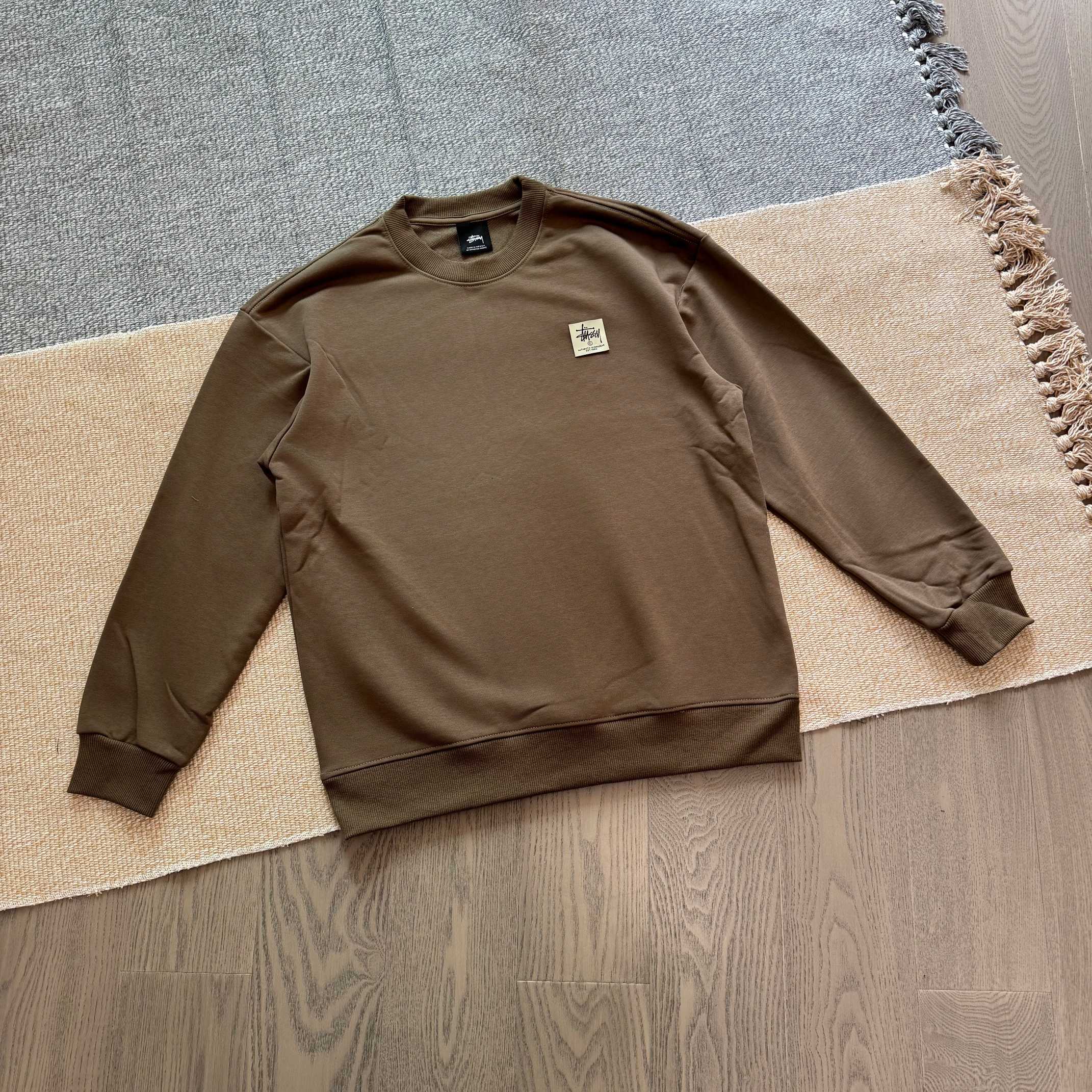 同图不同板,禁发平台版本,随意对比 💰220【STUSSY斯图西经典小标毛圈圆领卫衣】
定制水洗 主标 辅料齐全 品牌精密绣标
原版宽松版型 甄选380克纯棉毛圈面料 防风保暖 同缸定染特种加粗32支双股1×1纯棉罗纹领口 柔软舒适 洗涤不易变形
极简的设计风格 轻松凹造型 显瘦显高男女均可完美驾驭
color:黑色/灰色/棕褐色/白色
size:S.M.L.XL.2XL
S 肩宽56 胸围111 衣长69
M 肩宽58 胸围115 衣长71
L 肩宽60 胸围119 衣长73
XL 肩宽62 胸围123 衣长75
2XL肩宽64 胸围127 衣长77
(该数据为手工测量,可能存在1~3cm的误差)