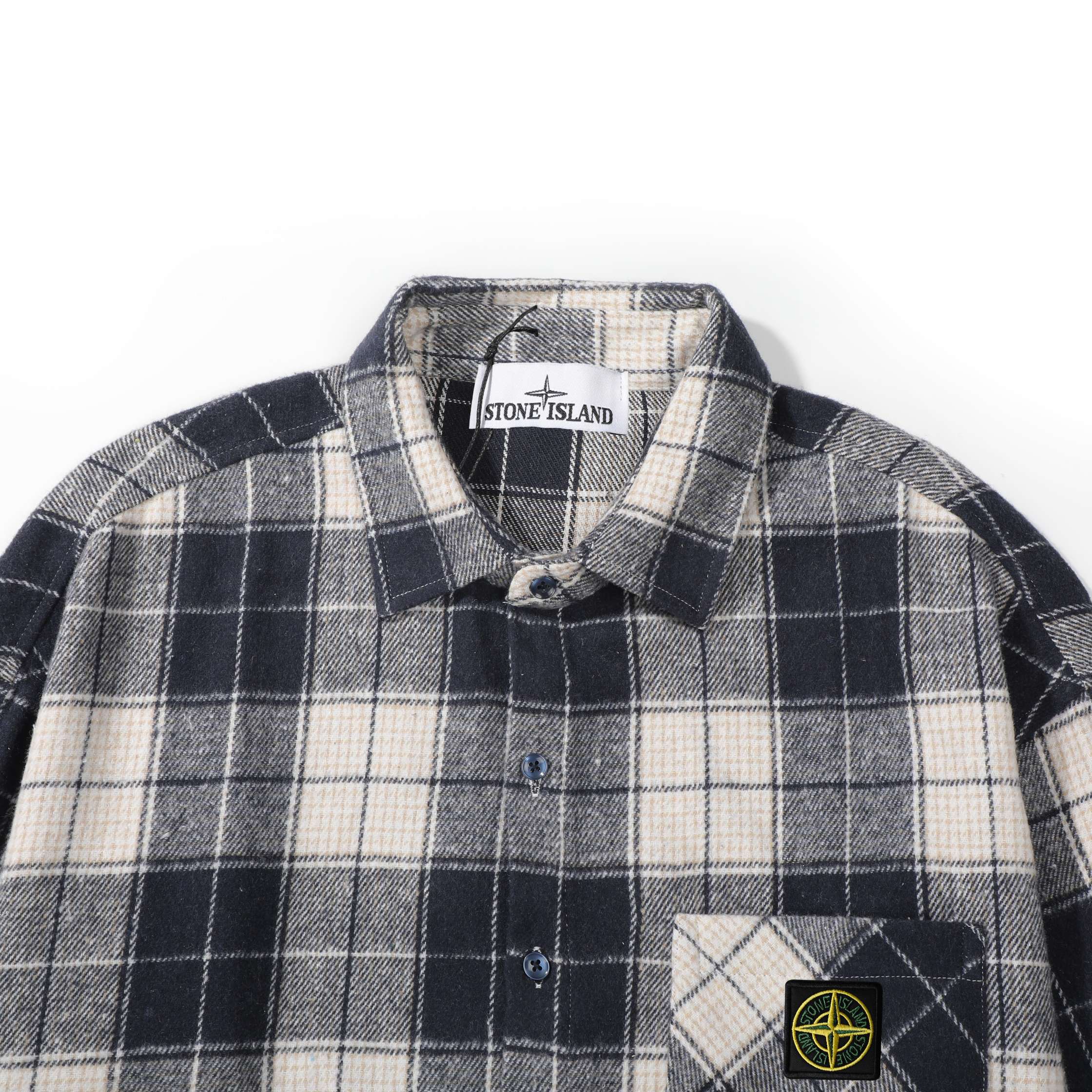 💰150【STONE ISLAND石头岛撞色绣标格纹法兰绒衬衫】

定制主标 辅料 水洗齐全 品牌精密刺绣标
四季百搭款 甄选新疆长绒棉 酵素水洗 亲肤舒适 随性时髦可搭配任意下装 轻松凹造型 显瘦显高 男女均可完美驾驭！

color：藏青色 
size：M.L.XL.2XL.3XL

M胸围104 肩宽57 衣长69    
L 胸围108 肩宽56 衣长71        
XL胸围112 肩宽58 衣长73
2XL胸围116 肩宽60 衣长75
3XL胸围120 肩宽62 衣长77
（该数据为手工测量，可能存在1～3cm的误差）