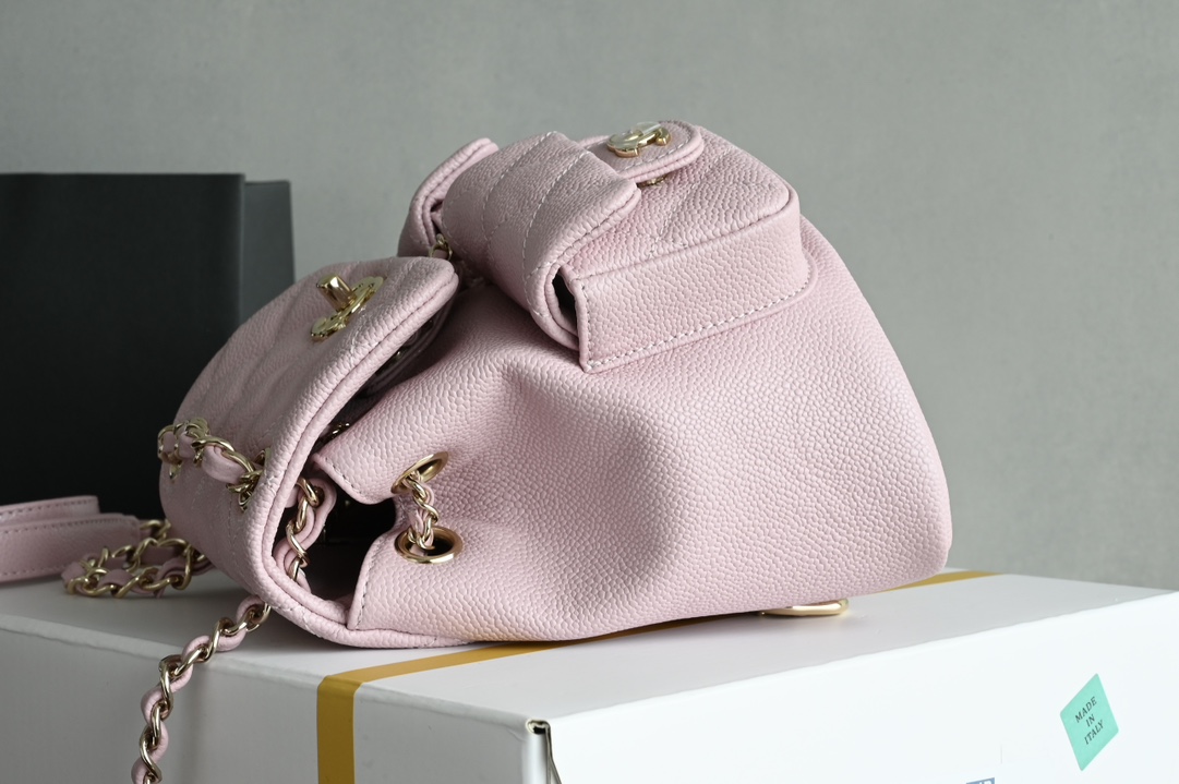 白金版▪️正品级 包装如图𝗖𝗵𝗮𝗻𝗲𝟭 𝟐𝟒𝐀 全新升级版🍀双口袋复古背包 浅粉色♥ 小号专柜售价𝗋𝗆𝖻