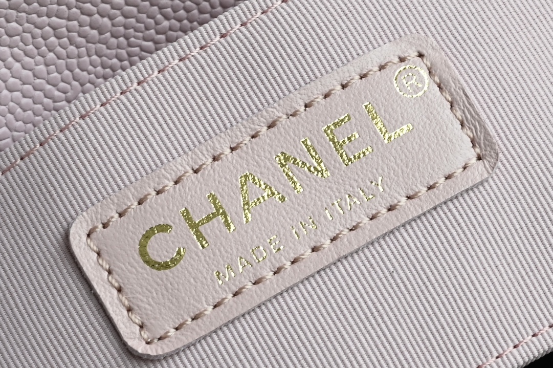 白金版▪️正品级 包装如图𝗖𝗵𝗮𝗻𝗲𝟭 𝟐𝟒𝐀 全新升级版🍀双口袋复古背包 浅粉色♥ 小号专柜售价𝗋𝗆𝖻