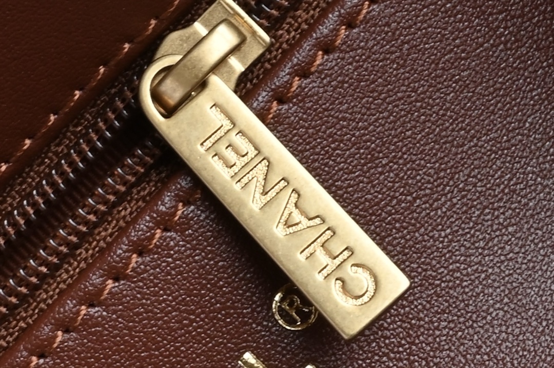 白金版▪️正品级 包装如图新品到货🆕𝗖𝗵𝗮𝗻𝗲𝟭 𝟐𝟒𝐀新色𝗞𝗲𝗹𝗹𝘆 手提链条包大号 焦糖棕专柜售价𝟥