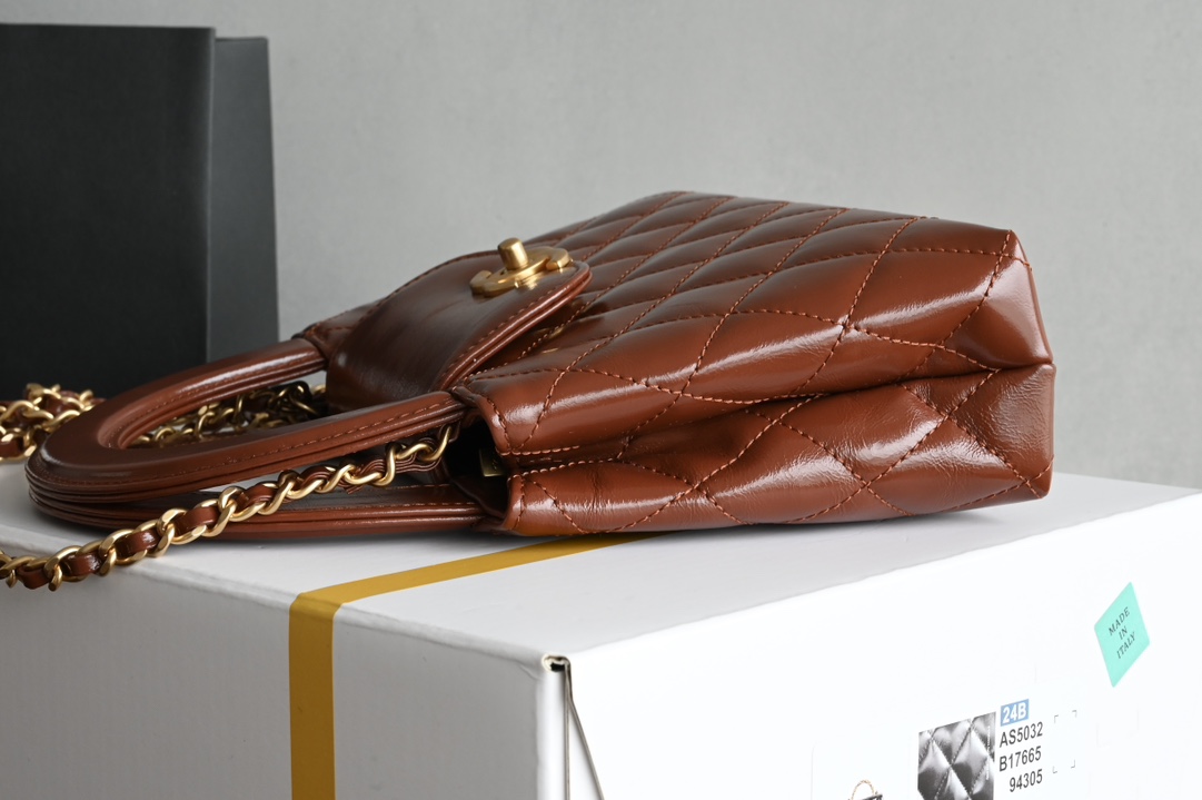 白金版▪️正品级 包装如图新品到货🆕𝗖𝗵𝗮𝗻𝗲𝟭 𝟐𝟒𝐀新色𝗞𝗲𝗹𝗹𝘆 手提链条包大号 焦糖棕专柜售价𝟥