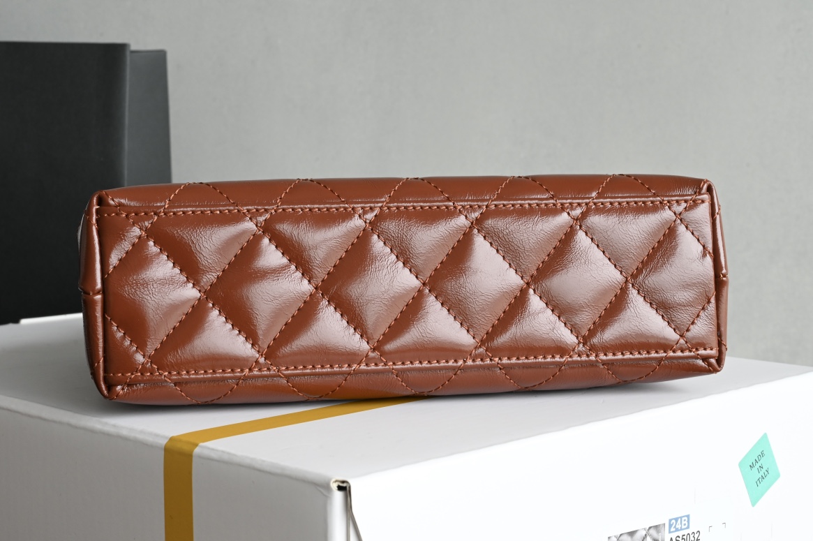 白金版▪️正品级 包装如图新品到货🆕𝗖𝗵𝗮𝗻𝗲𝟭 𝟐𝟒𝐀新色𝗞𝗲𝗹𝗹𝘆 手提链条包大号 焦糖棕专柜售价𝟥