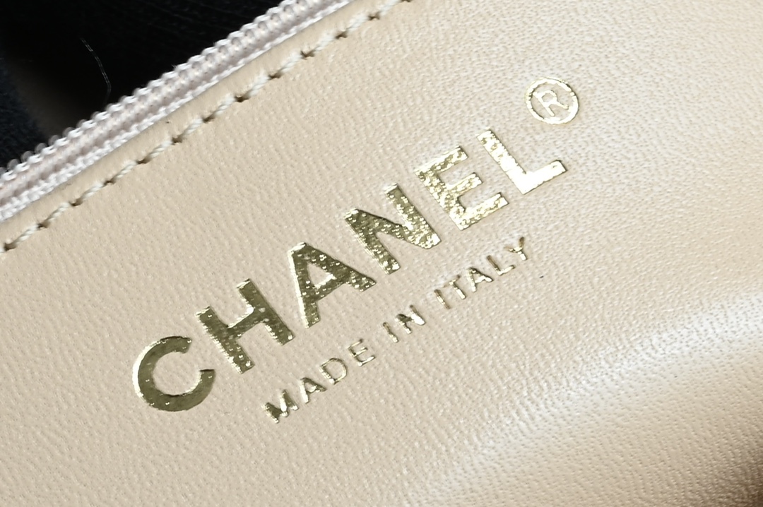 白金版▪️正品级 包装如图新品到货🆕𝗖𝗵𝗮𝗻𝗲𝟭 𝟐𝟓𝐂新色𝗞𝗲𝗹𝗹𝘆 手提链条包大号 杏色专柜售价𝟥𝟧