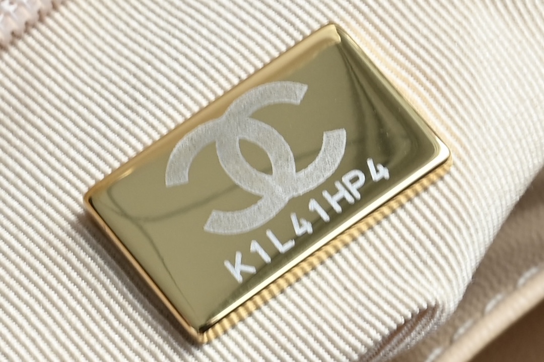 白金版▪️正品级 包装如图新品到货🆕𝗖𝗵𝗮𝗻𝗲𝟭 𝟐𝟓𝐂新色𝗞𝗲𝗹𝗹𝘆 手提链条包大号 杏色专柜售价𝟥𝟧