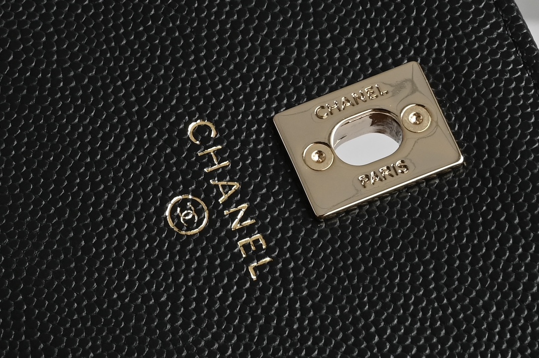 白金版▪️正品级 包装如图全新到货🆕𝗖𝗵𝗮𝗻𝗲𝟭 𝟮𝟱𝗖早春手提邮差背包 黑色♥ 专柜售价𝟥𝟦𝟨𝟢𝟢𝗋𝗆