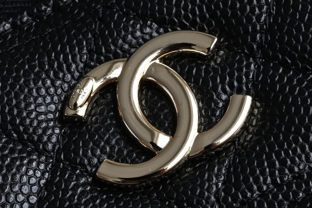 白金版▪️正品级 包装如图全新到货🆕𝗖𝗵𝗮𝗻𝗲𝟭 𝟮𝟱𝗖早春LP手提化妆盒子包 黑色♥ 专柜售价2670