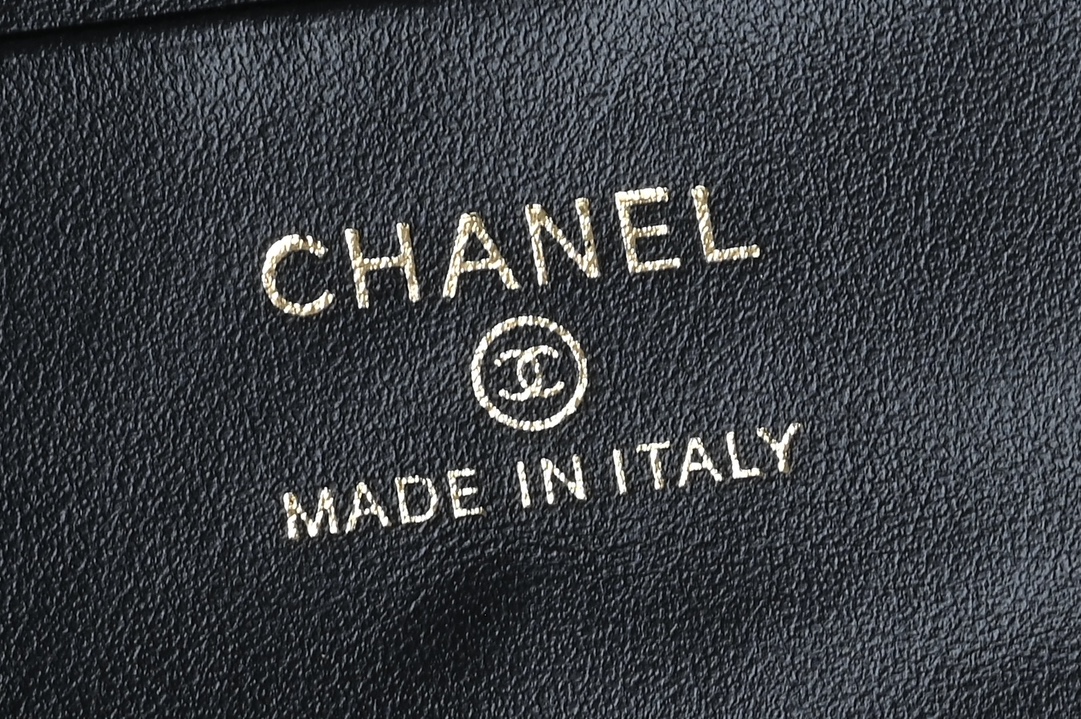 白金版▪️正品级 包装如图全新到货🆕𝗖𝗵𝗮𝗻𝗲𝟭 𝟮𝟱𝗖早春LP手提化妆盒子包 黑色♥ 专柜售价2670