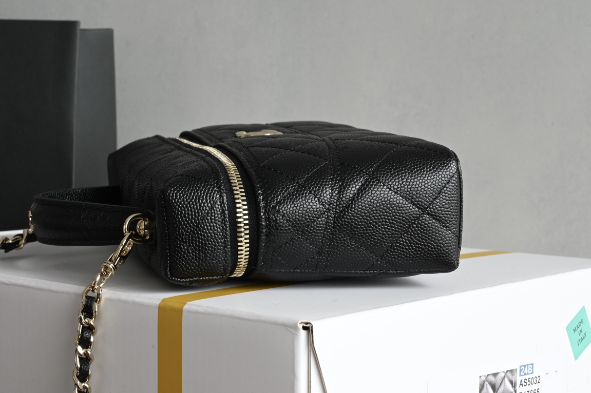 白金版▪️正品级 包装如图全新到货🆕𝗖𝗵𝗮𝗻𝗲𝟭 𝟮𝟱𝗖早春LP手提化妆盒子包 黑色♥ 专柜售价2670