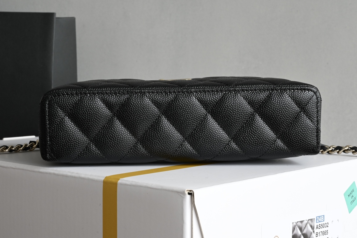 白金版▪️正品级 包装如图全新到货🆕𝗖𝗵𝗮𝗻𝗲𝟭 𝟮𝟱𝗖早春LP手提化妆盒子包 黑色♥ 专柜售价2670