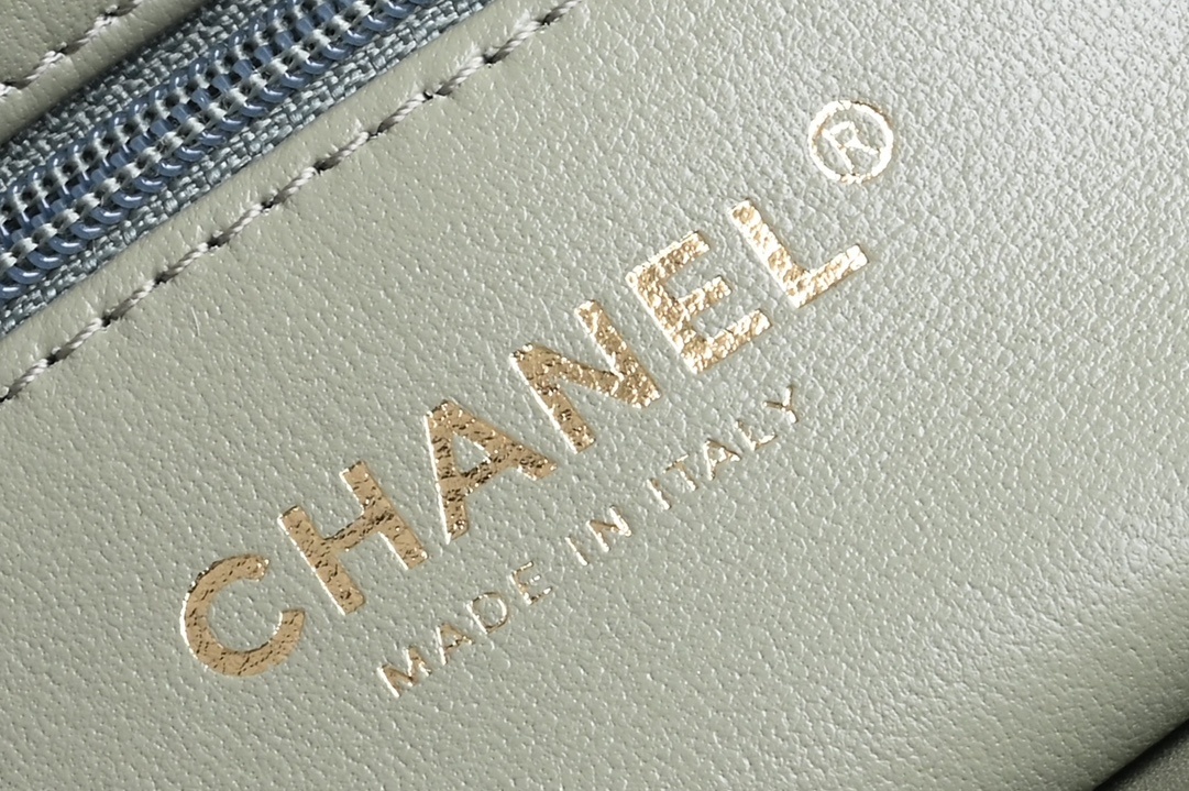 白金版▪️正品级 包装如图新品到货🆕𝗖𝗵𝗮𝗻𝗲𝟭 𝟐𝟓𝐂新色𝗞𝗲𝗹𝗹𝘆 手提链条包大号 卡其绿专柜售价𝟥