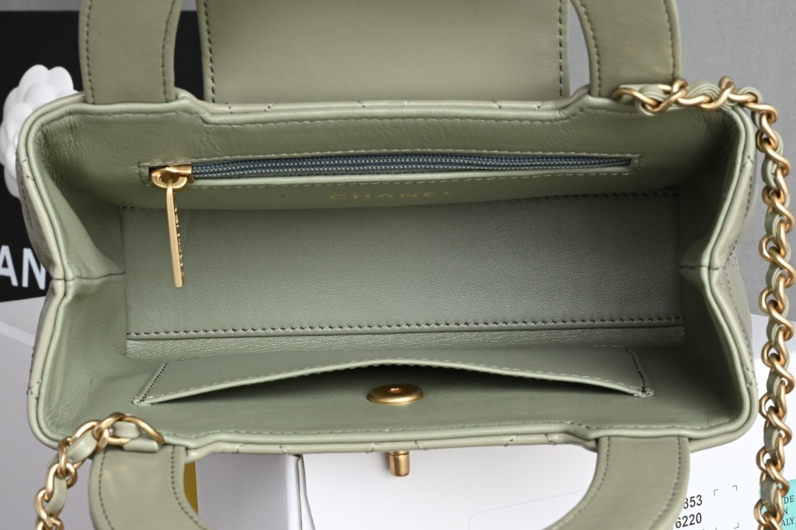 白金版▪️正品级 包装如图新品到货🆕𝗖𝗵𝗮𝗻𝗲𝟭 𝟐𝟓𝐂新色𝗞𝗲𝗹𝗹𝘆 手提链条包大号 卡其绿专柜售价𝟥