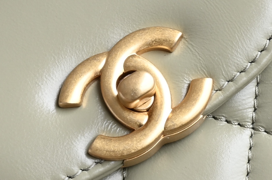 白金版▪️正品级 包装如图新品到货🆕𝗖𝗵𝗮𝗻𝗲𝟭 𝟐𝟓𝐂新色𝗞𝗲𝗹𝗹𝘆 手提链条包大号 卡其绿专柜售价𝟥