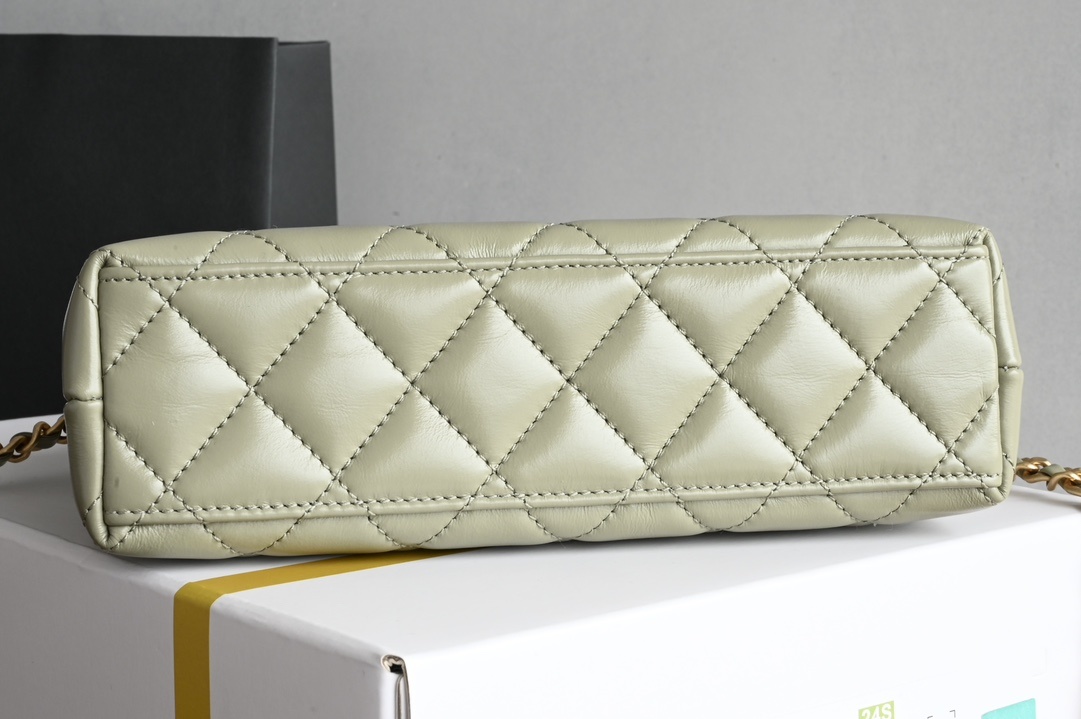 白金版▪️正品级 包装如图新品到货🆕𝗖𝗵𝗮𝗻𝗲𝟭 𝟐𝟓𝐂新色𝗞𝗲𝗹𝗹𝘆 手提链条包大号 卡其绿专柜售价𝟥