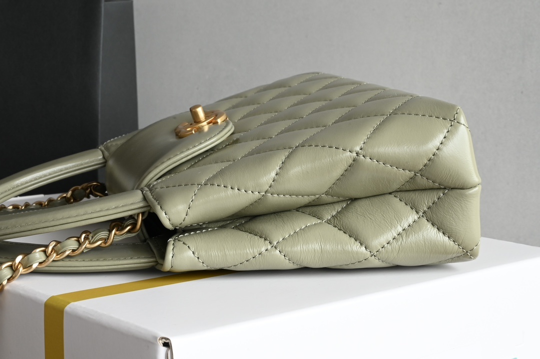 白金版▪️正品级 包装如图新品到货🆕𝗖𝗵𝗮𝗻𝗲𝟭 𝟐𝟓𝐂新色𝗞𝗲𝗹𝗹𝘆 手提链条包大号 卡其绿专柜售价𝟥