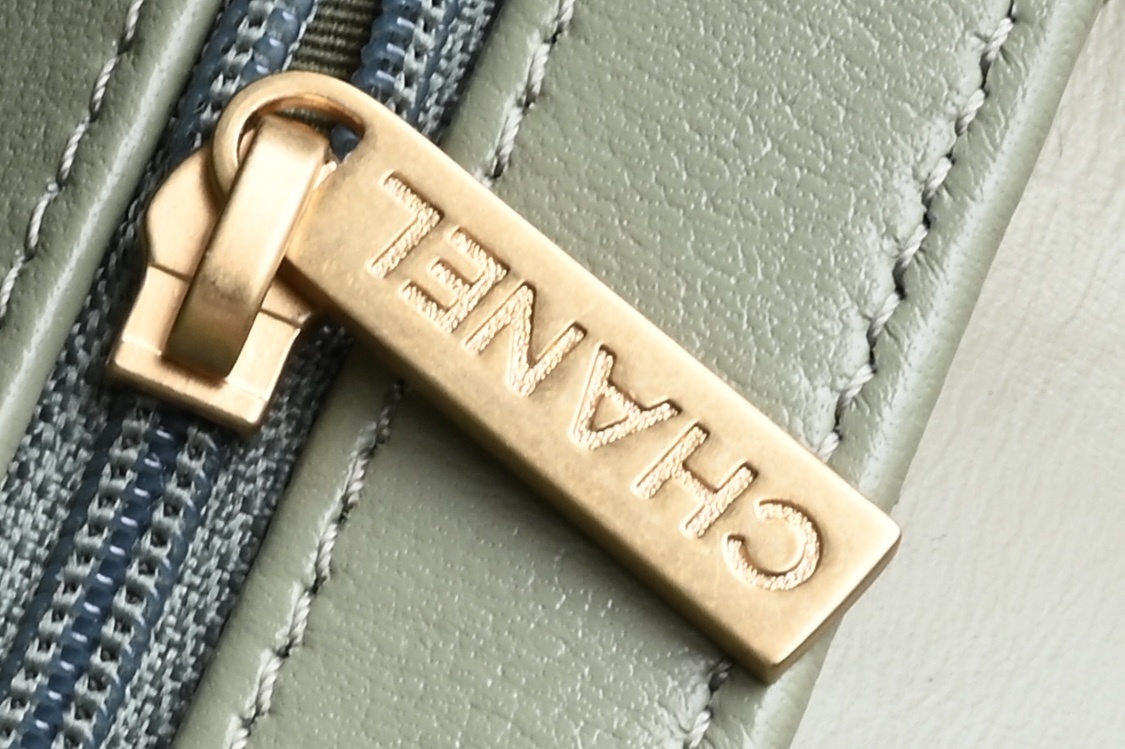 白金版▪️正品级 包装如图新品到货🆕𝗖𝗵𝗮𝗻𝗲𝟭 𝟐𝟓𝐂新色𝗞𝗲𝗹𝗹𝘆 手提链条包大号 卡其绿专柜售价𝟥