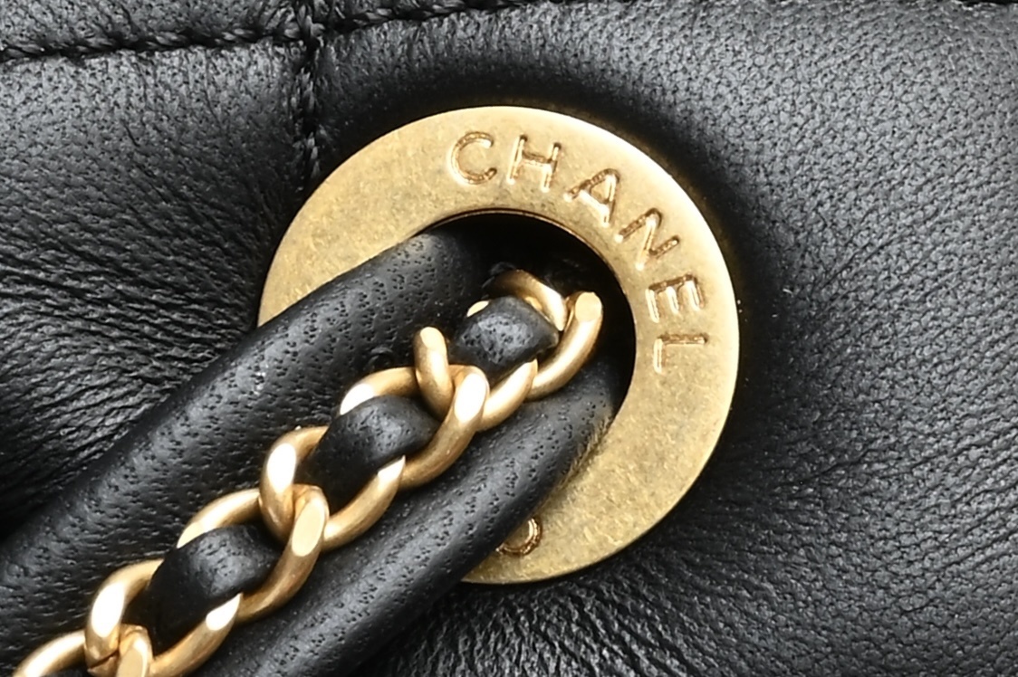 白金版▪️正品级 包装如图全新到货🆕𝗖𝗵𝗮𝗻𝗲𝟭 𝟮𝟱𝗖早春手提𝟭𝟵相机包 黑色♥ 专柜售价𝟦𝟤𝟩𝟢𝟢𝗋