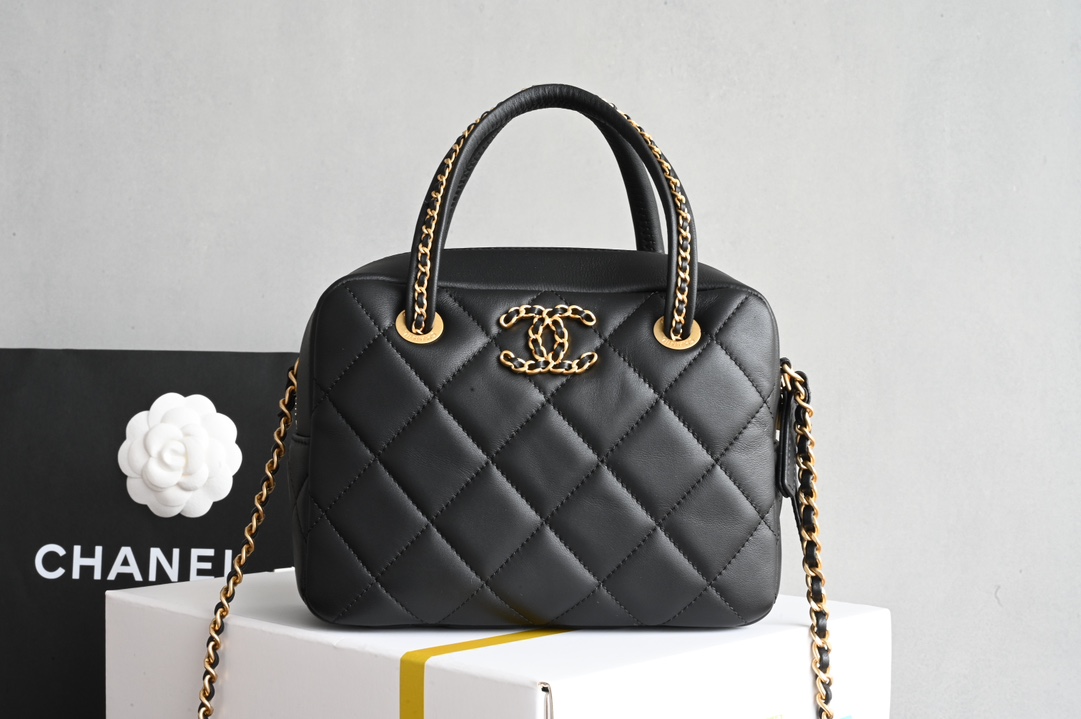 白金版▪️正品级 包装如图全新到货🆕𝗖𝗵𝗮𝗻𝗲𝟭 𝟮𝟱𝗖早春手提𝟭𝟵相机包 黑色♥ 专柜售价𝟦𝟤𝟩𝟢𝟢𝗋