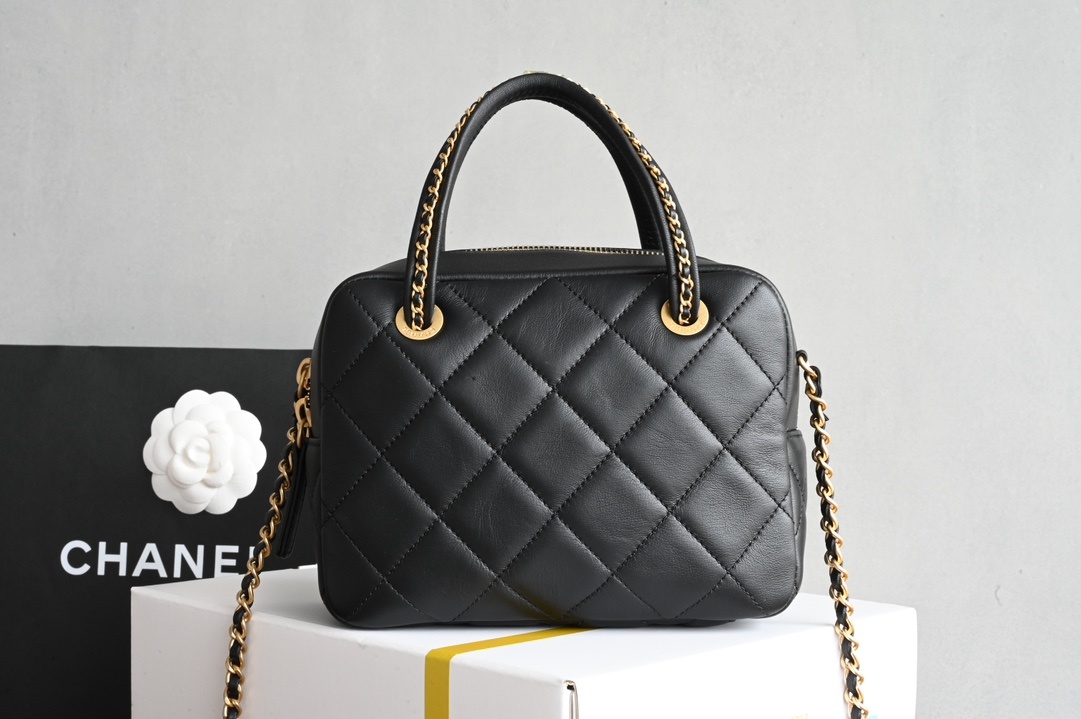 白金版▪️正品级 包装如图全新到货🆕𝗖𝗵𝗮𝗻𝗲𝟭 𝟮𝟱𝗖早春手提𝟭𝟵相机包 黑色♥ 专柜售价𝟦𝟤𝟩𝟢𝟢𝗋