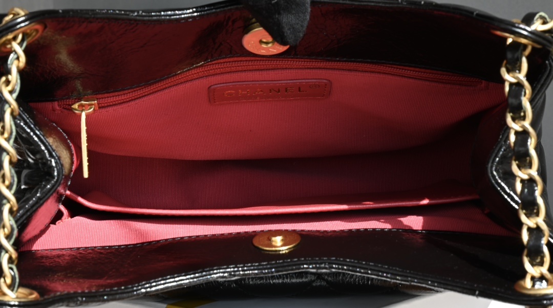 白金版▪️正品级 包装如图新品发售🆕𝒄𝒉𝒂𝒏𝒆𝒍 23𝐁天猫精灵 𝒉𝒐𝒃𝒐流浪包 中号黑色 𝟸𝟹𝐁 𝚑𝚘