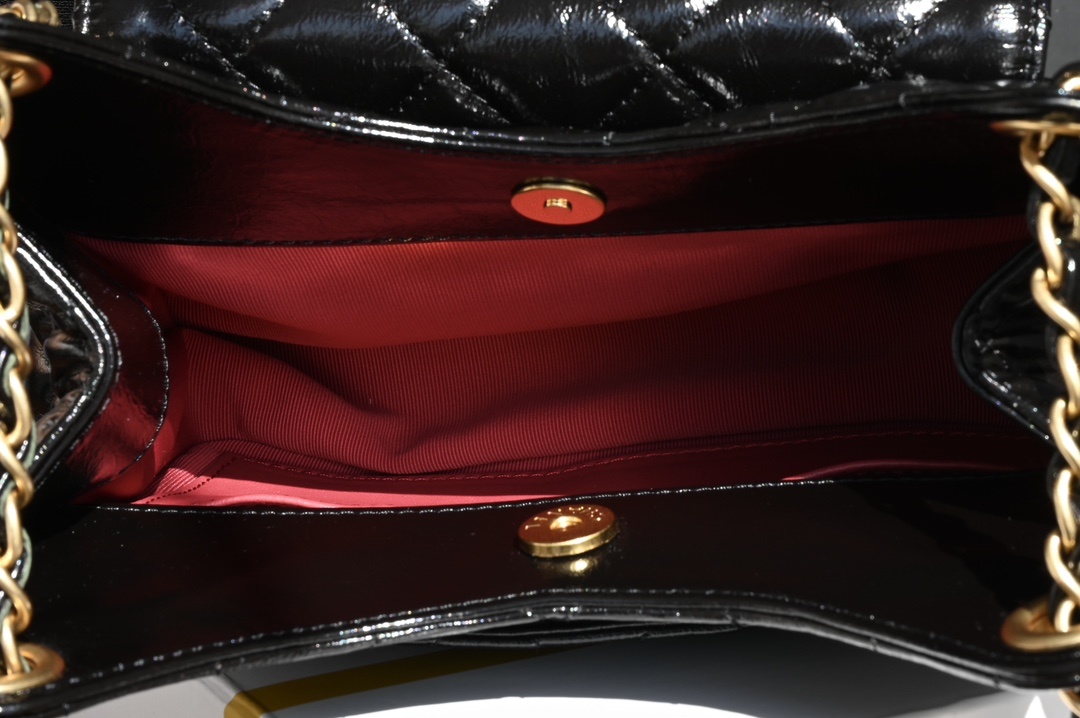 白金版▪️正品级 包装如图新品发售🆕𝒄𝒉𝒂𝒏𝒆𝒍 23𝐁天猫精灵 𝒉𝒐𝒃𝒐流浪包 小号黑色 专柜售价31