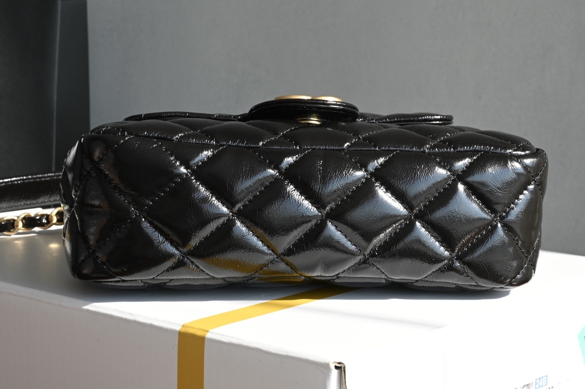 白金版▪️正品级 包装如图新品发售🆕𝒄𝒉𝒂𝒏𝒆𝒍 23𝐁天猫精灵 𝒉𝒐𝒃𝒐流浪包 小号黑色 专柜售价31