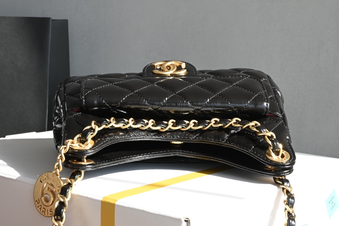 白金版▪️正品级 包装如图新品发售🆕𝒄𝒉𝒂𝒏𝒆𝒍 23𝐁天猫精灵 𝒉𝒐𝒃𝒐流浪包 小号黑色 专柜售价31