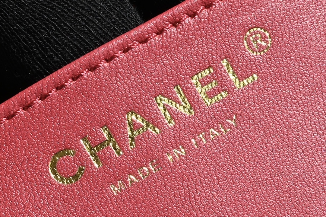 白金版▪️正品级 包装如图新品发售🆕𝒄𝒉𝒂𝒏𝒆𝒍 23𝐁天猫精灵 𝒉𝒐𝒃𝒐流浪包 小号黑色 专柜售价31