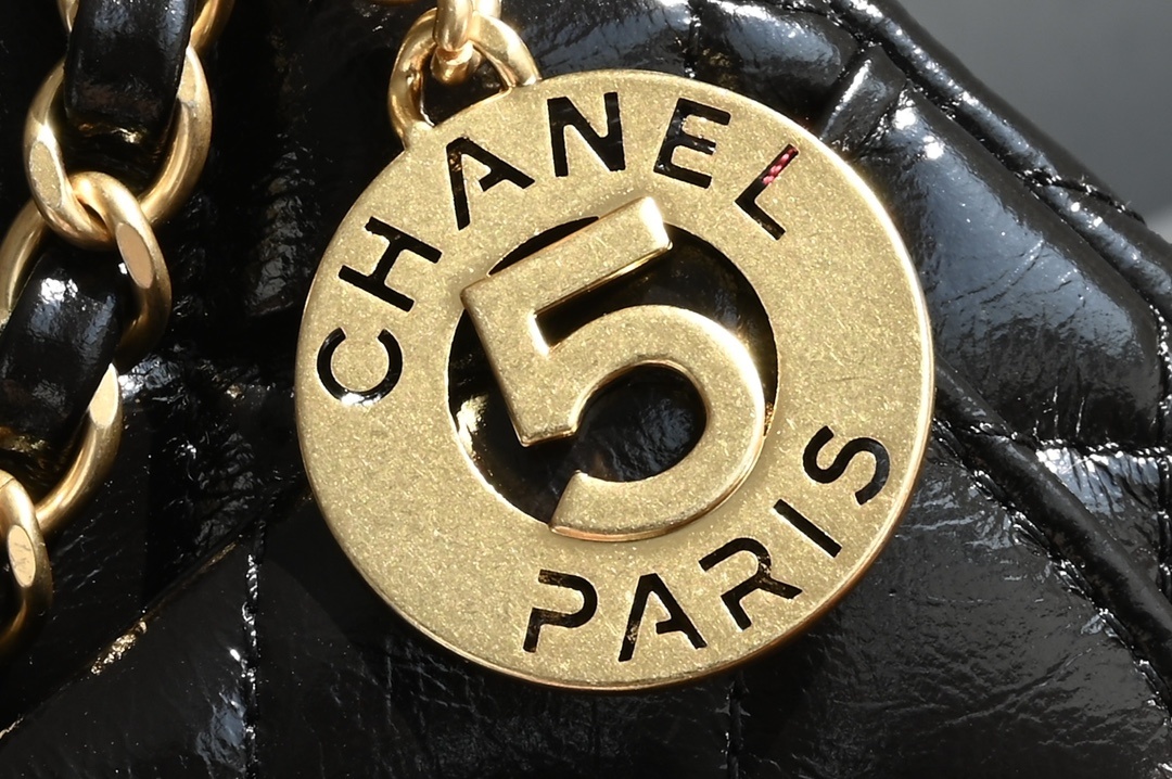 白金版▪️正品级 包装如图新品发售🆕𝒄𝒉𝒂𝒏𝒆𝒍 23𝐁天猫精灵 𝒉𝒐𝒃𝒐流浪包 小号黑色 专柜售价31