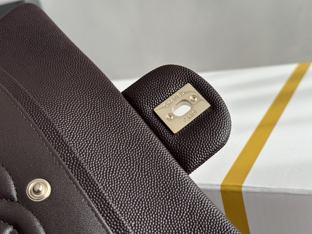 白金版▪️正品级 包装如图𝐂𝐡𝐚𝐧𝐞𝐥 𝐂𝐅 升级版 深棕色全名Classic Fla0 尺寸: 15.