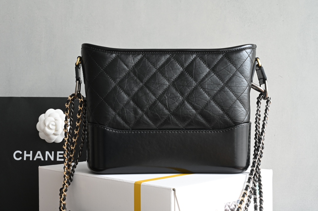 白金版▪️正品级 包装如图ℂℋᎯℕℰℒ 𝑔𝑎𝑏𝑟𝑖𝑒𝑙𝑙𝑒 ℎ𝑜𝑏𝑜𝑏𝑎𝑔❥流浪包新中号 黑色菱格纹▫️