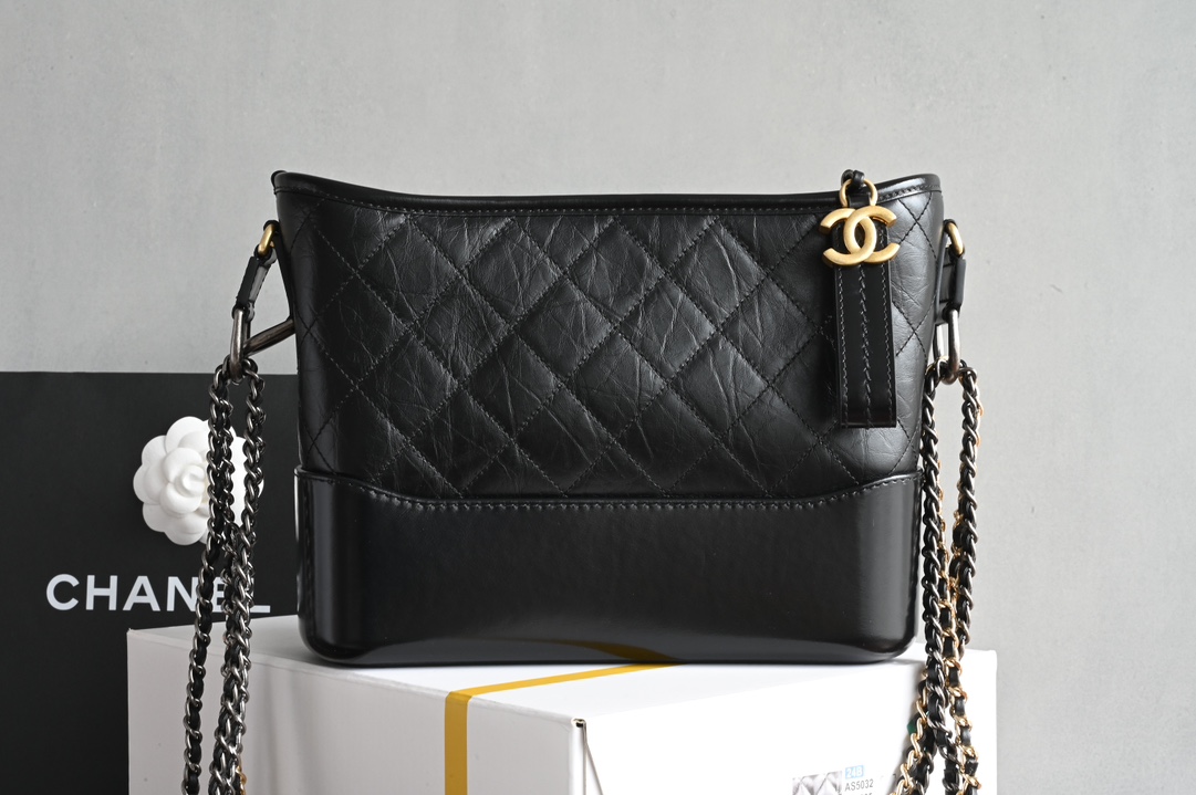 白金版▪️正品级 包装如图ℂℋᎯℕℰℒ 𝑔𝑎𝑏𝑟𝑖𝑒𝑙𝑙𝑒 ℎ𝑜𝑏𝑜𝑏𝑎𝑔❥流浪包新中号 黑色菱格纹▫️