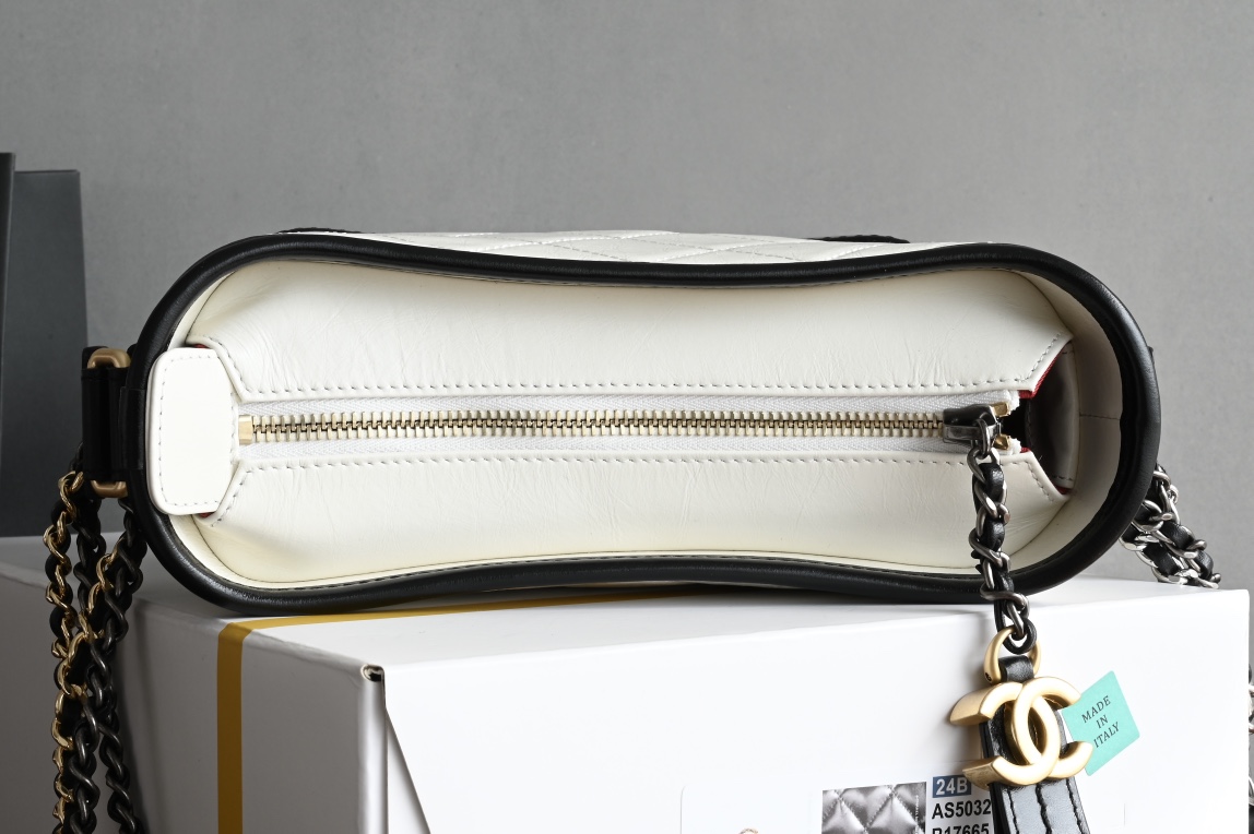 白金版▪️正品级 包装如图ℂℋᎯℕℰℒ 𝑔𝑎𝑏𝑟𝑖𝑒𝑙𝑙𝑒 ℎ𝑜𝑏𝑜𝑏𝑎𝑔流浪包❥从名字到代言阵容，流浪