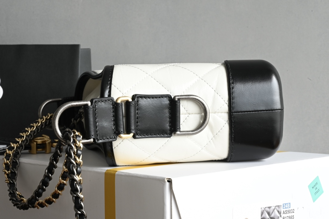 白金版▪️正品级 包装如图ℂℋᎯℕℰℒ 𝑔𝑎𝑏𝑟𝑖𝑒𝑙𝑙𝑒 ℎ𝑜𝑏𝑜𝑏𝑎𝑔流浪包❥从名字到代言阵容，流浪