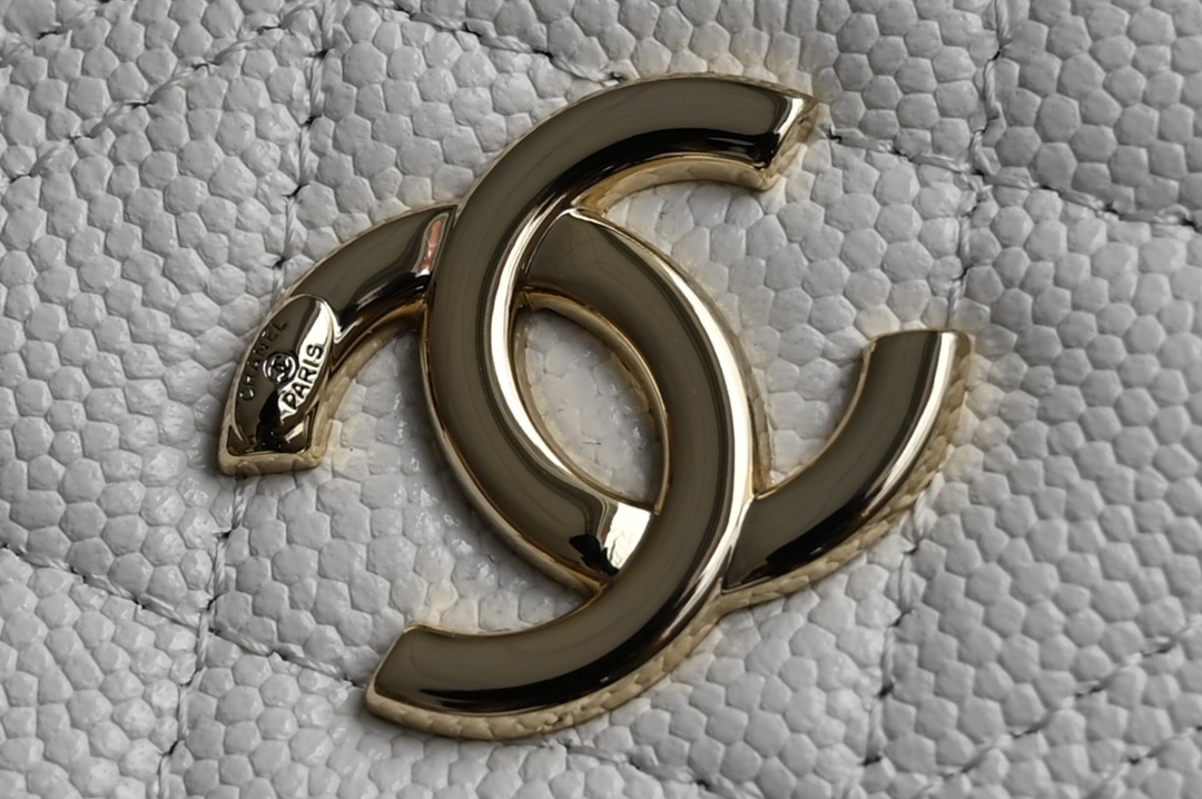 白金版▪️正品级 包装如图全新到货🆕𝗖𝗵𝗮𝗻𝗲𝟭 𝟮𝟱𝗖早春𝖫𝖯盒子手拿包 白色专柜售价𝟤𝟨𝟧𝟢𝟢𝗋𝗆𝖻