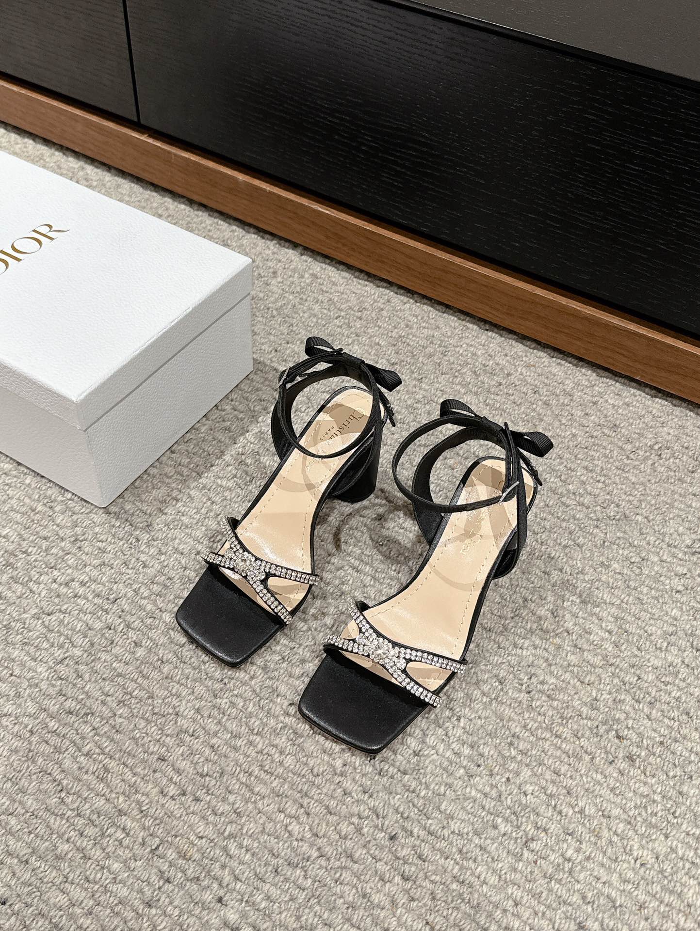 Dior Chaussures Sandales Pantoufles Argent Cuir de vache Genuine Leather Collection printemps – été