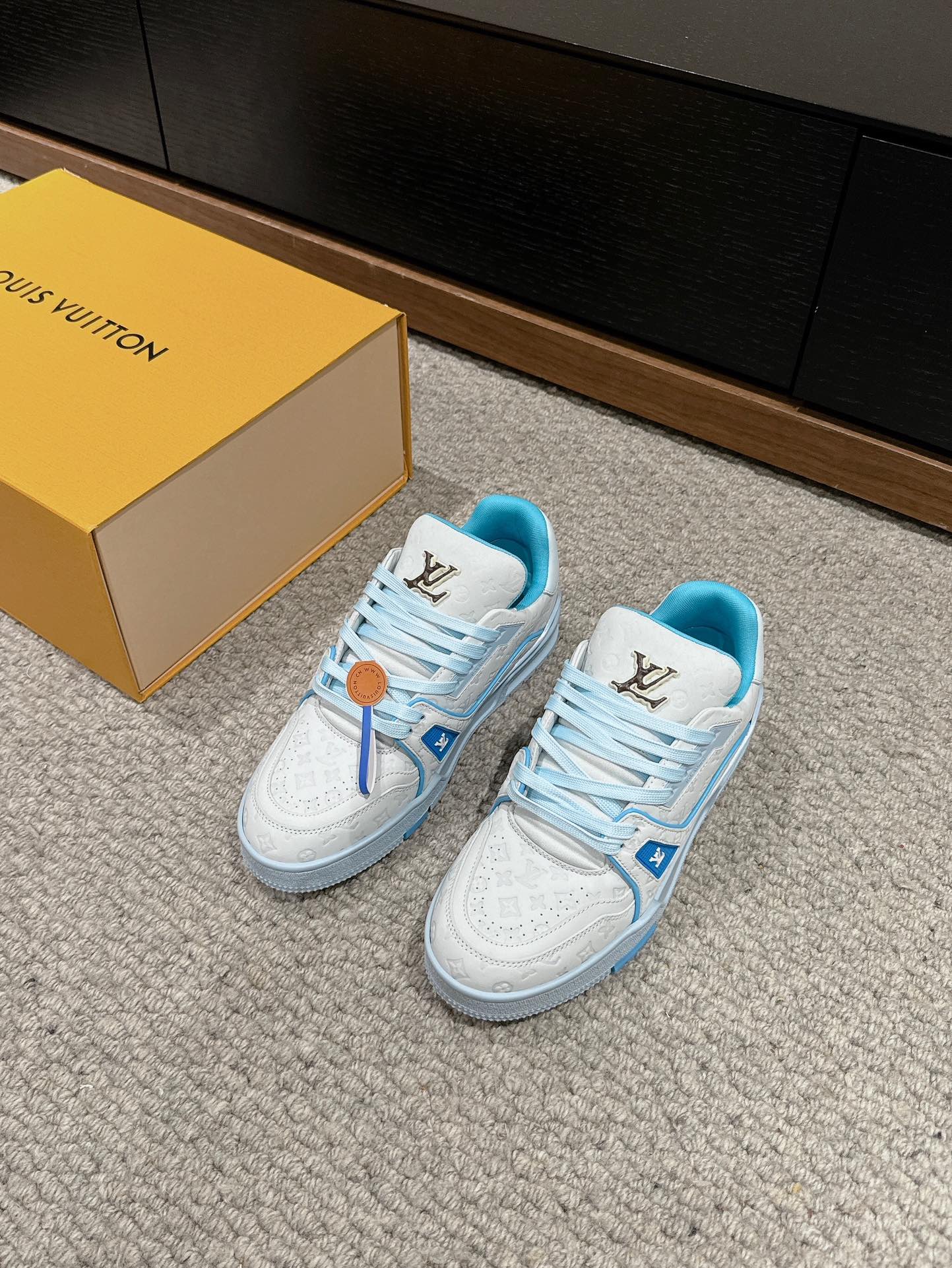 NO:417939,Purchase level trainer spring and summer new products trainer classic style, top version colored leather gives different outfit fun!  Couple size: 35-47, casual shoes/sports shoes, sneakers19860909代购级别 trainer 春夏新品 trainer经典版型,最顶版本 彩色皮料给予不一样的穿搭趣味！ 情侣size: 35-47,休闲鞋/运动鞋,sneakers,Women's Shoes
