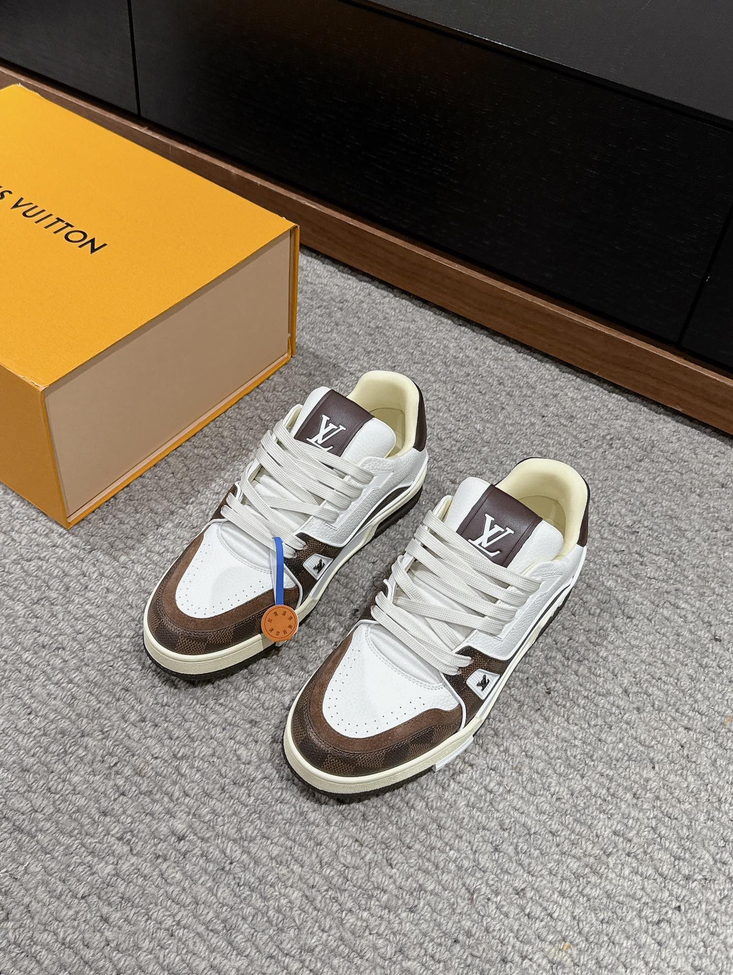 NO:417946,Purchase level trainer spring and summer new products trainer classic style, top version colored leather gives different outfit fun!  Couple size: 35-47, casual shoes/sports shoes, sneakers19860909代购级别 trainer 春夏新品 trainer经典版型,最顶版本 彩色皮料给予不一样的穿搭趣味！ 情侣size: 35-47,休闲鞋/运动鞋,sneakers,Women's Shoes