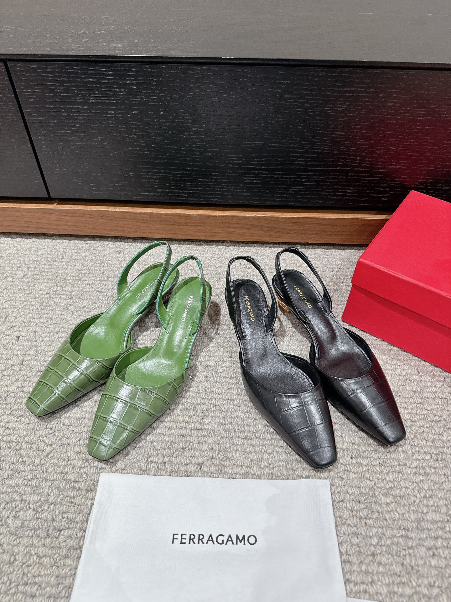 [Ferragamo Women