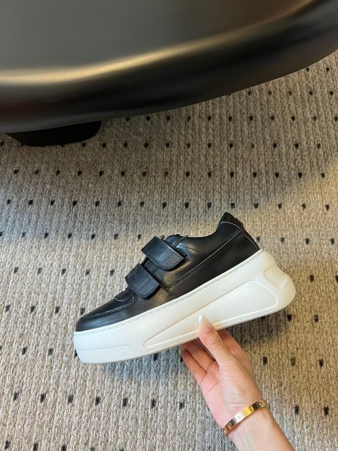 “Acne Studios’ Premium Thick Bottom Shoes for Fall/Winter 2024 Collection” - 图片 5