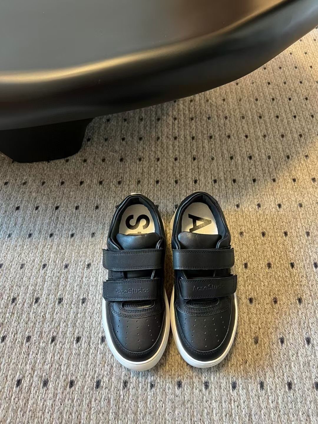 “Acne Studios’ Premium Thick Bottom Shoes for Fall/Winter 2024 Collection” - 图片 9