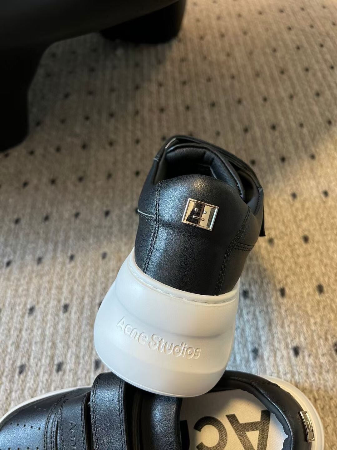 “Acne Studios’ Premium Thick Bottom Shoes for Fall/Winter 2024 Collection” - 图片 8